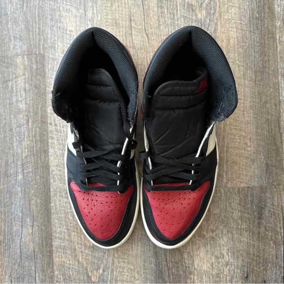 Nike Air Jordan 1 Retro High OG Bred Toe 2018 Red Black White - Picture 5 of 11